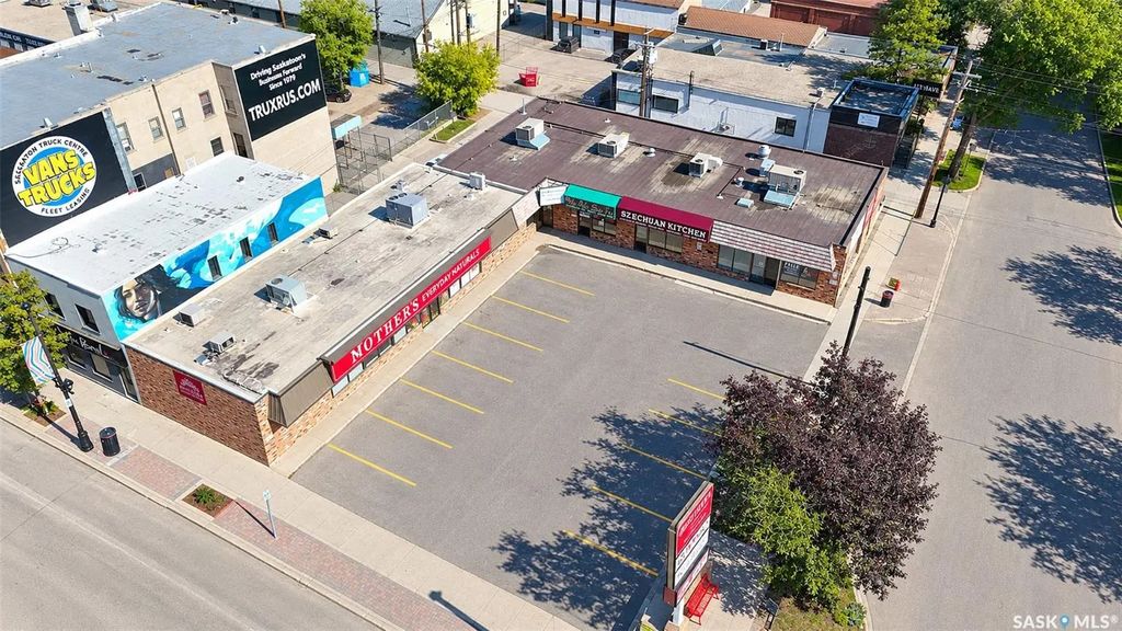 #d & E - 835 Broadway Avenue, Saskatoon