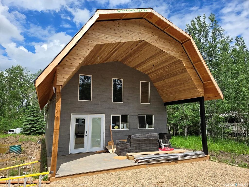565 Maple Avenue, Porcupine Rm No. 395