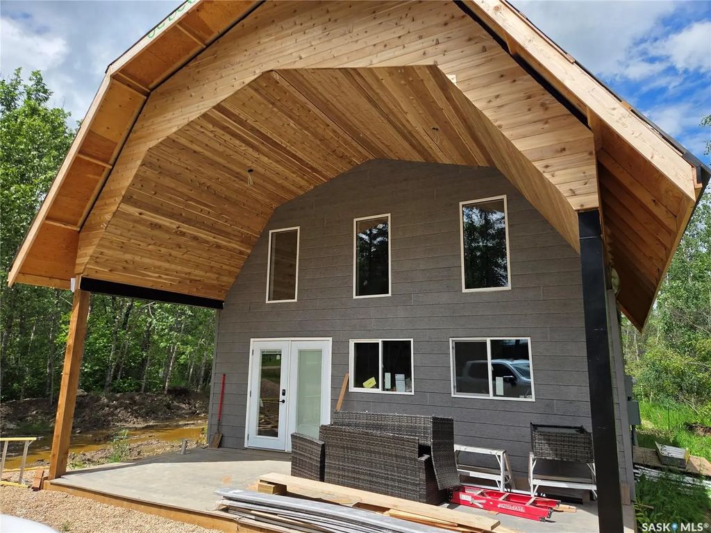 565 Maple Avenue, Porcupine Rm No. 395