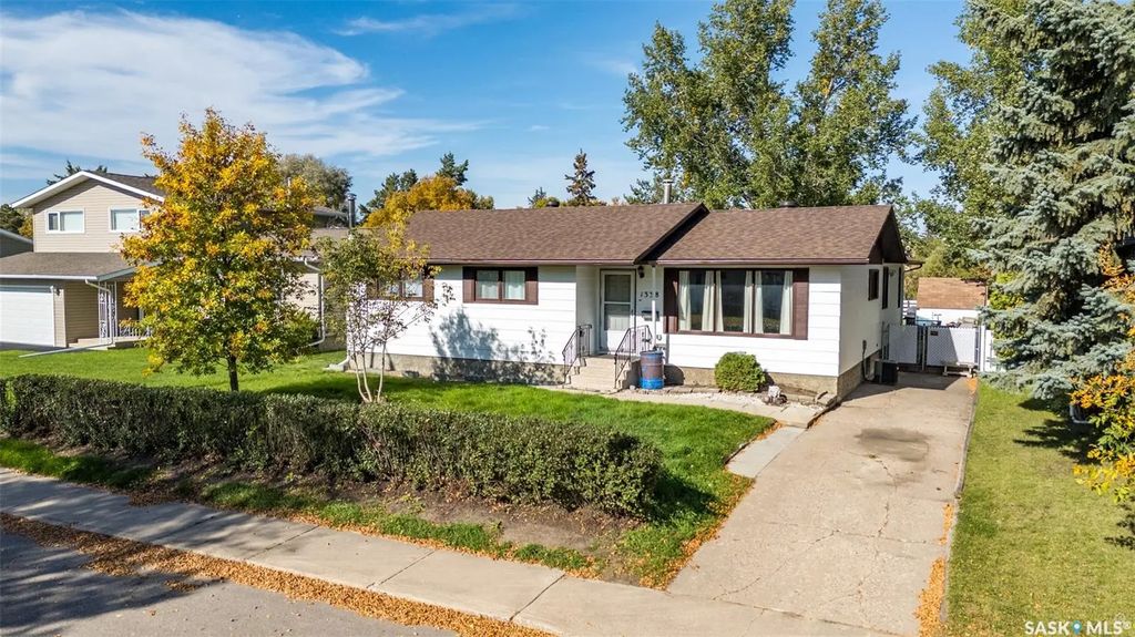 1338 Lacroix Cres, Prince Albert