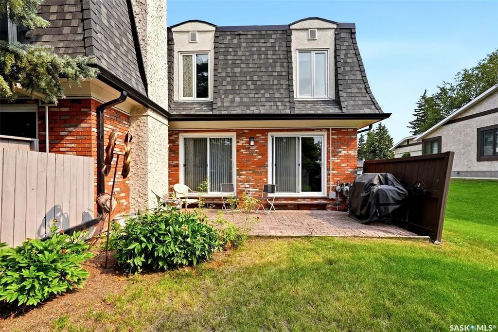 1142 Gryphons Walk, Regina