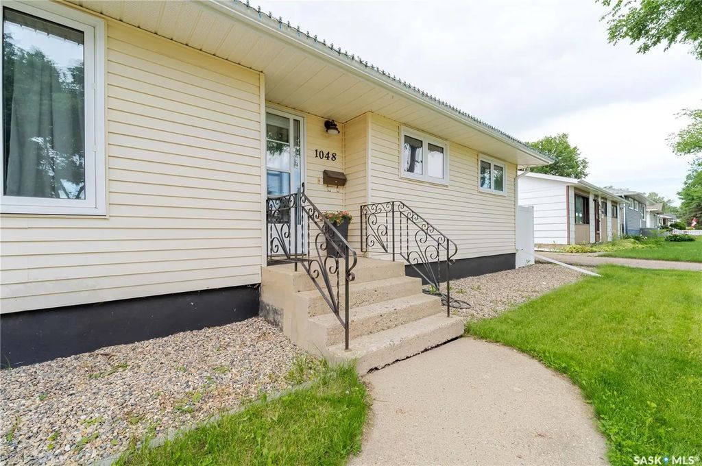 1048 11th Avenue Nw, Moose Jaw