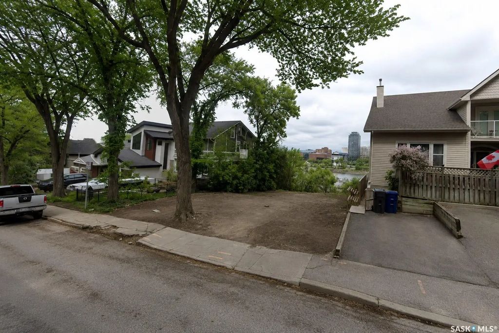 231 11th Street E, Saskatoon