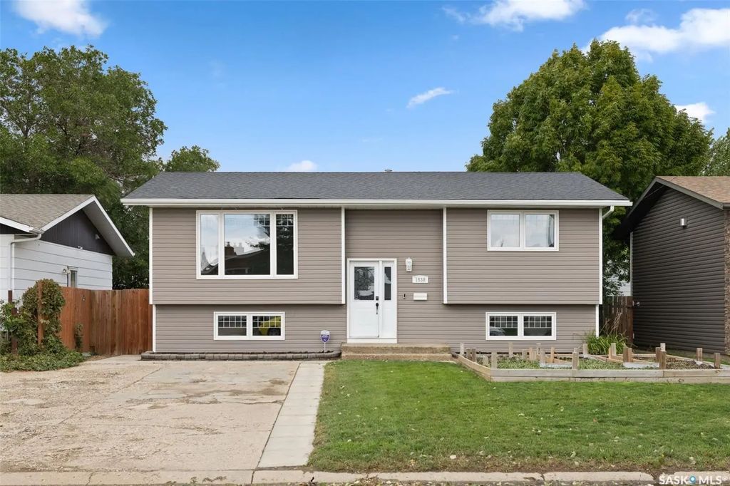 1538 Spadina Street W, Moose Jaw