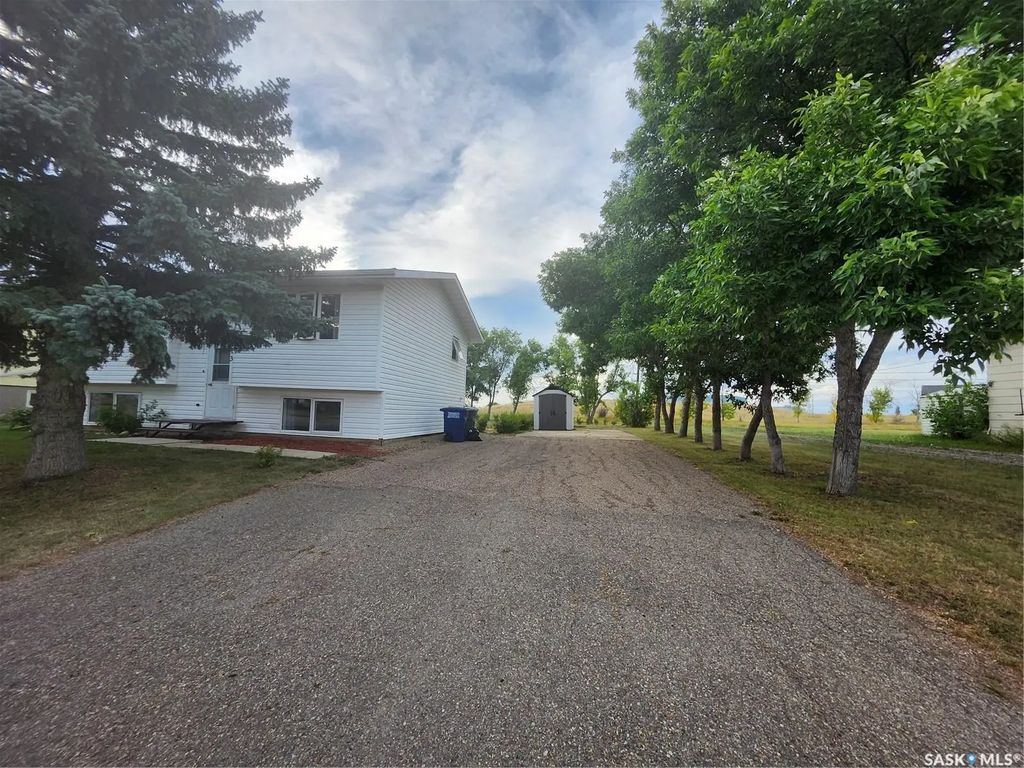 413 2nd Street N, Cabri