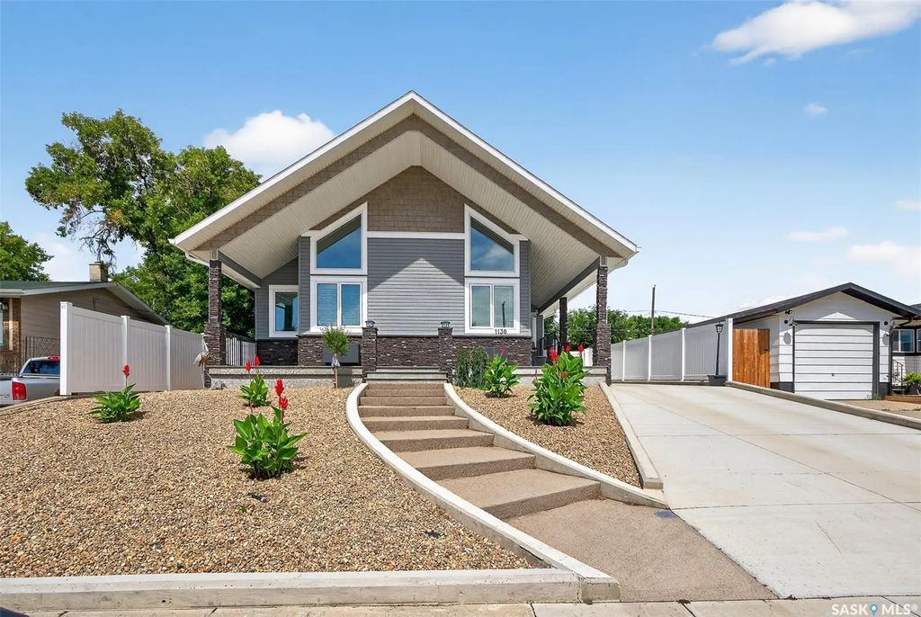 1130 Stadacona Street W, Moose Jaw