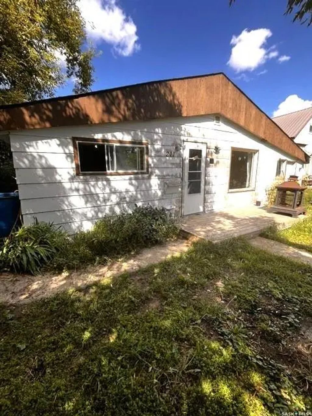 211 1st Avenue N, Harris