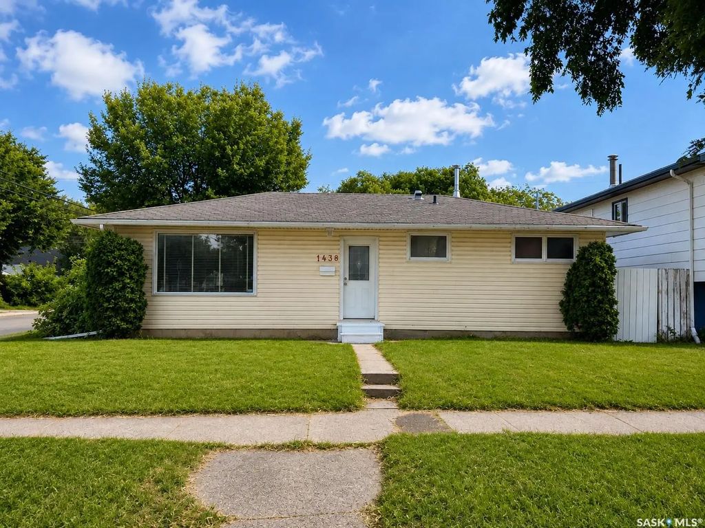1438 D Avenue N, Saskatoon