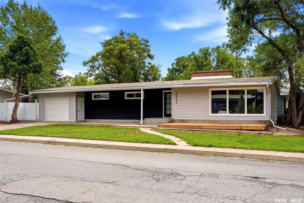 2251 Jubilee Avenue, Regina