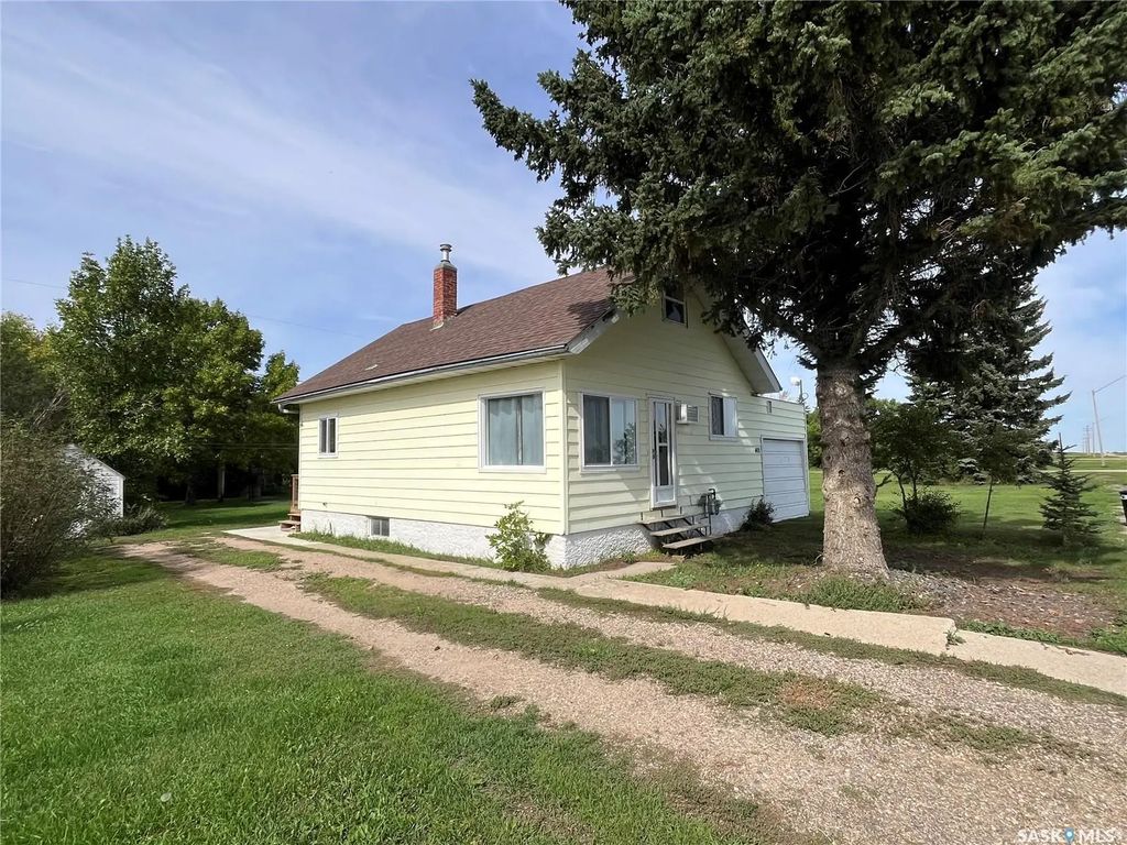 401 Railway Avenue, Tramping Lake