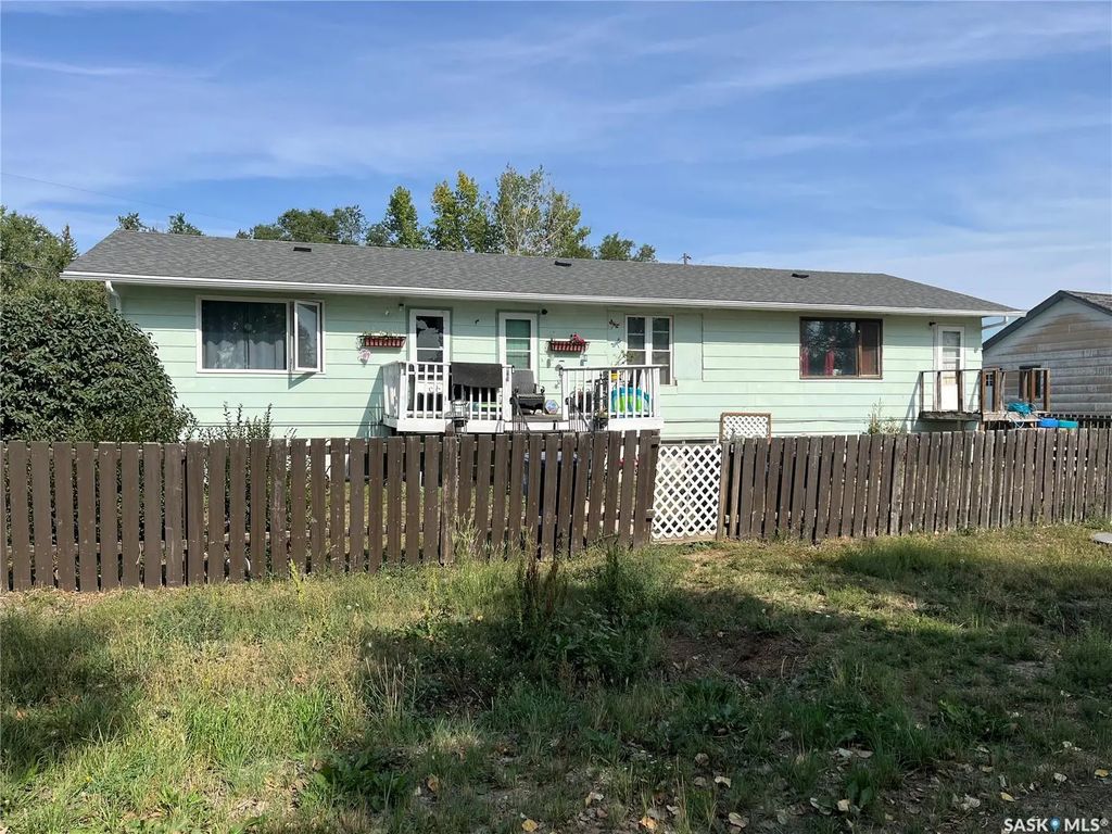 128 1st Avenue S, Coronach