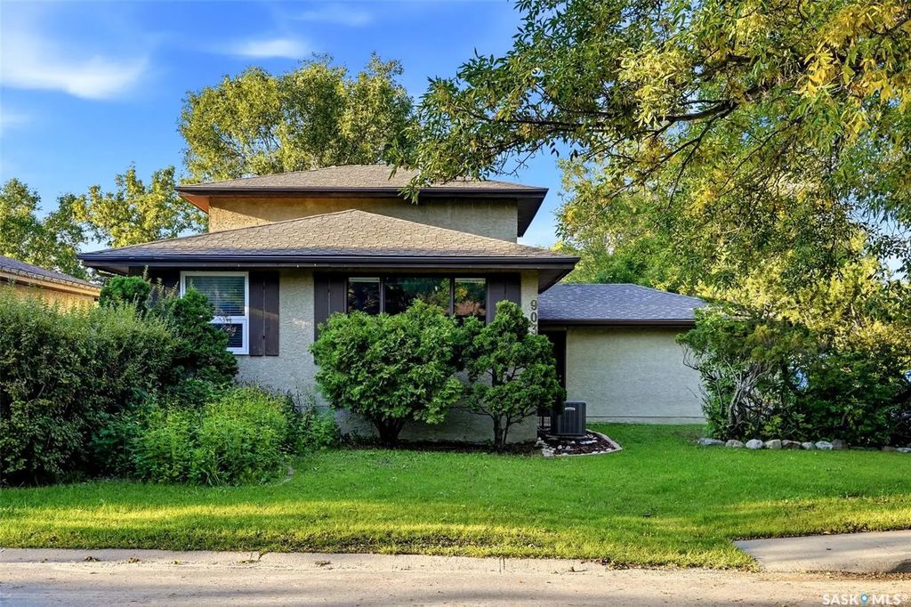 903 Rowell Cres N, Regina
