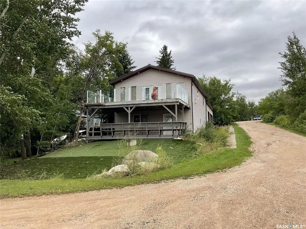 75 Crescent Avenue, Wakaw Lake