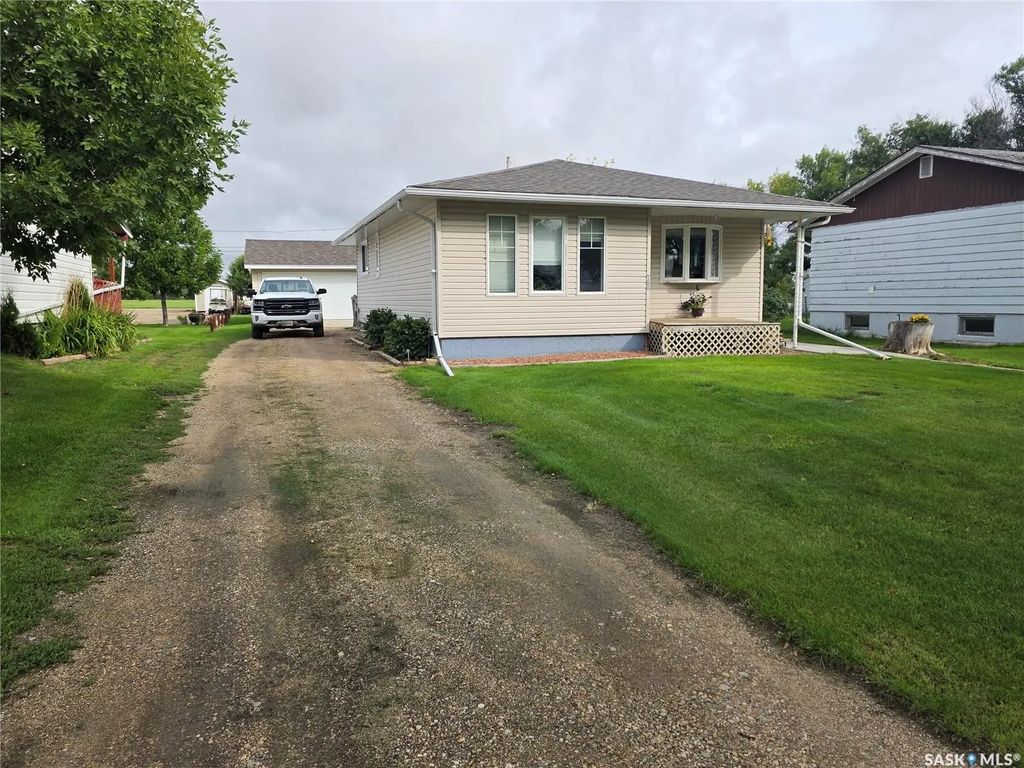 758 Saskatchewan Avenue, Milden