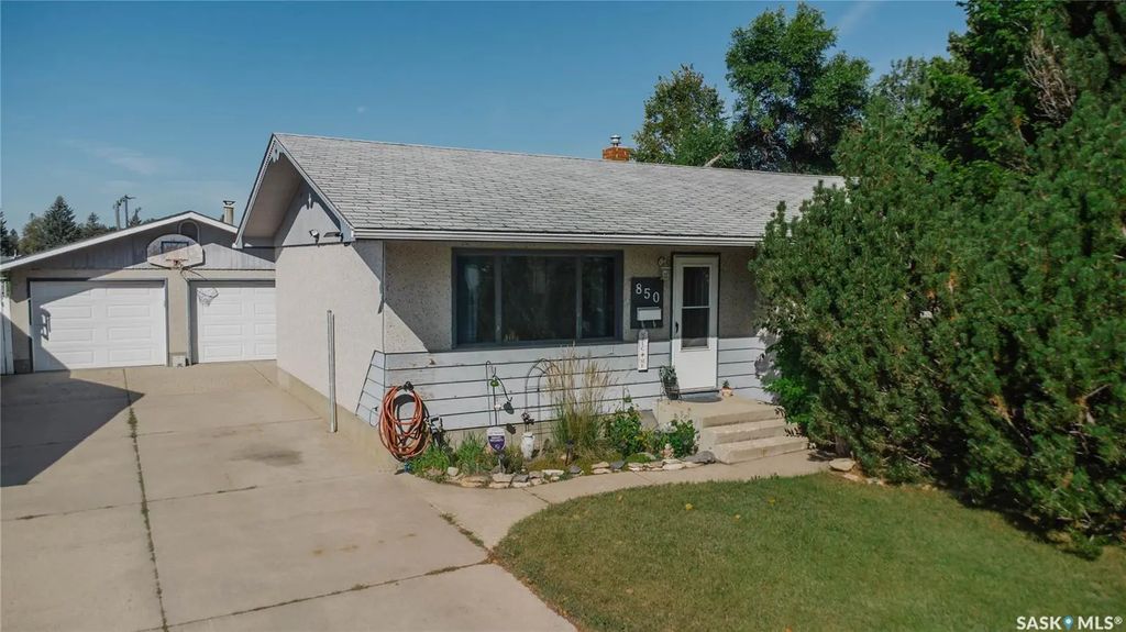850 East Centre, Saskatoon