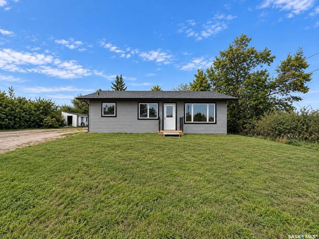 511 1st Avenue, Wapella