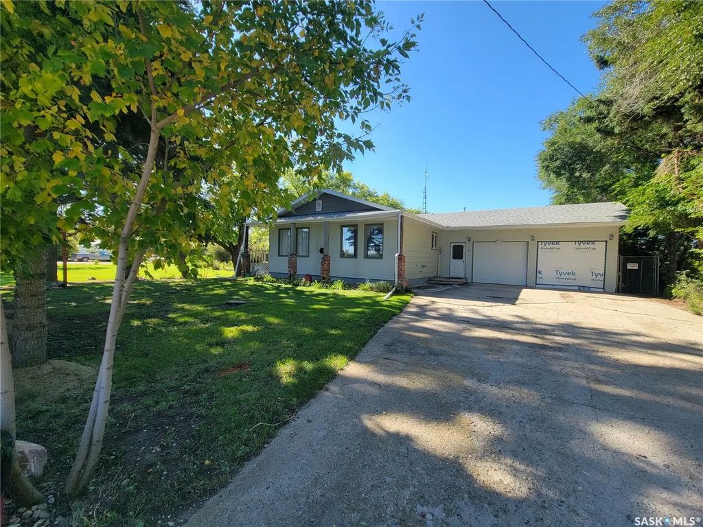 200 & 202 Saskatchewan Avenue, Tramping Lake