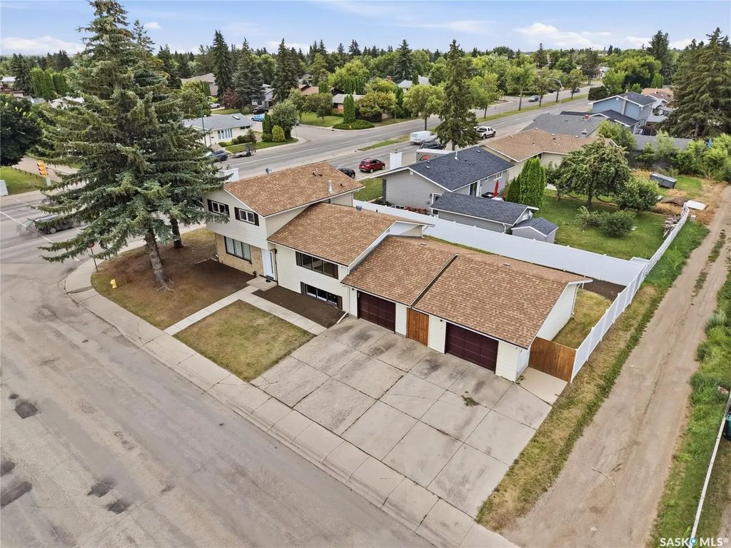 702 Mckercher Drive, Saskatoon