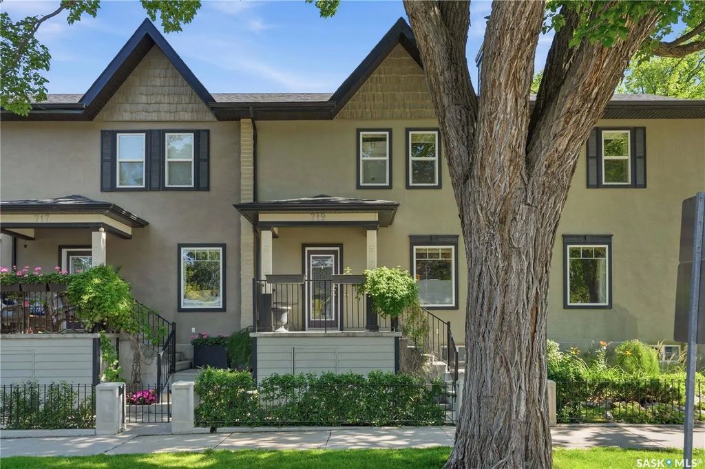 719 14th Street E, Saskatoon