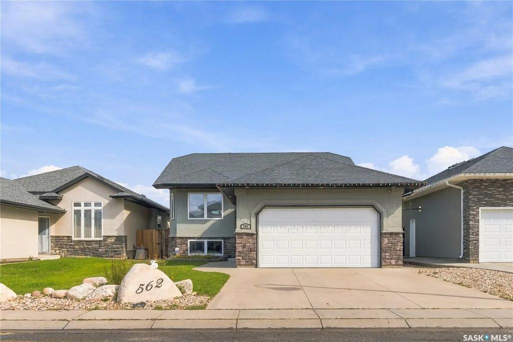 562 Rempel Manor, Saskatoon