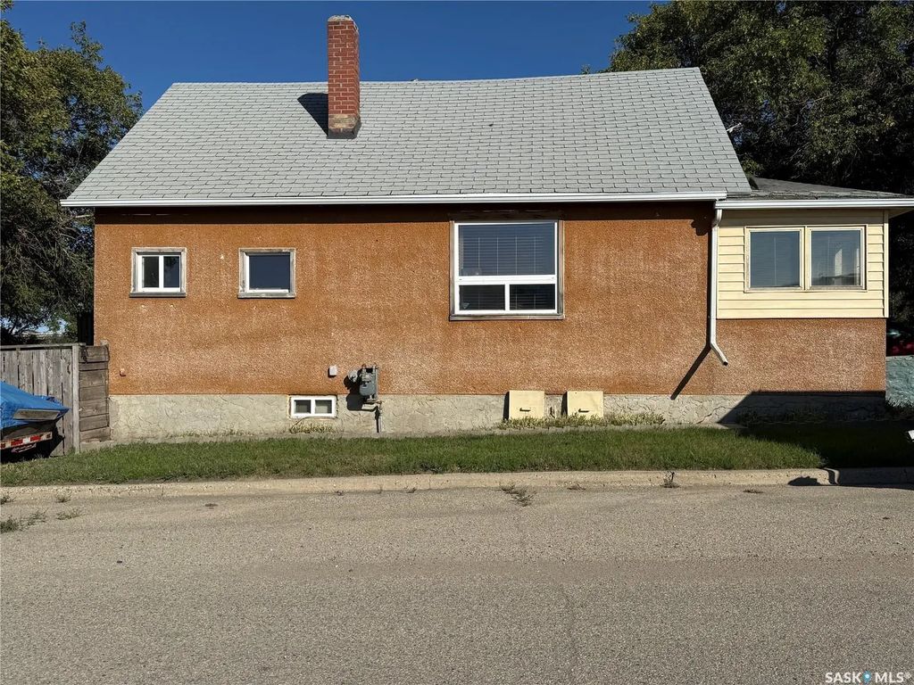580 Maple Street W, Moose Jaw