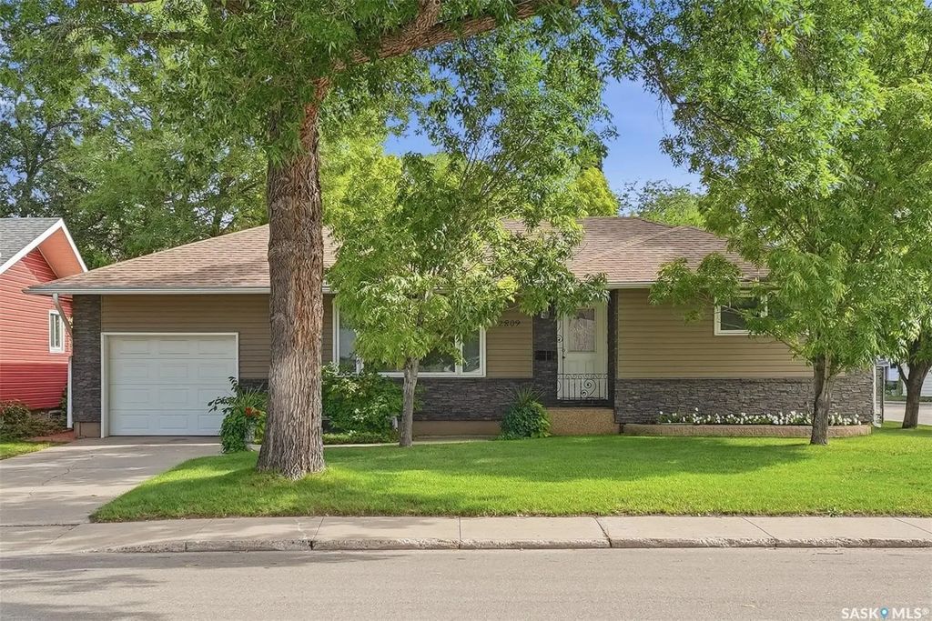 2809 Clarence Avenue S, Saskatoon