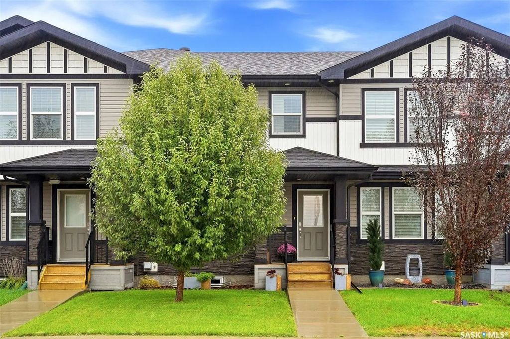 8008 Canola Avenue, Regina