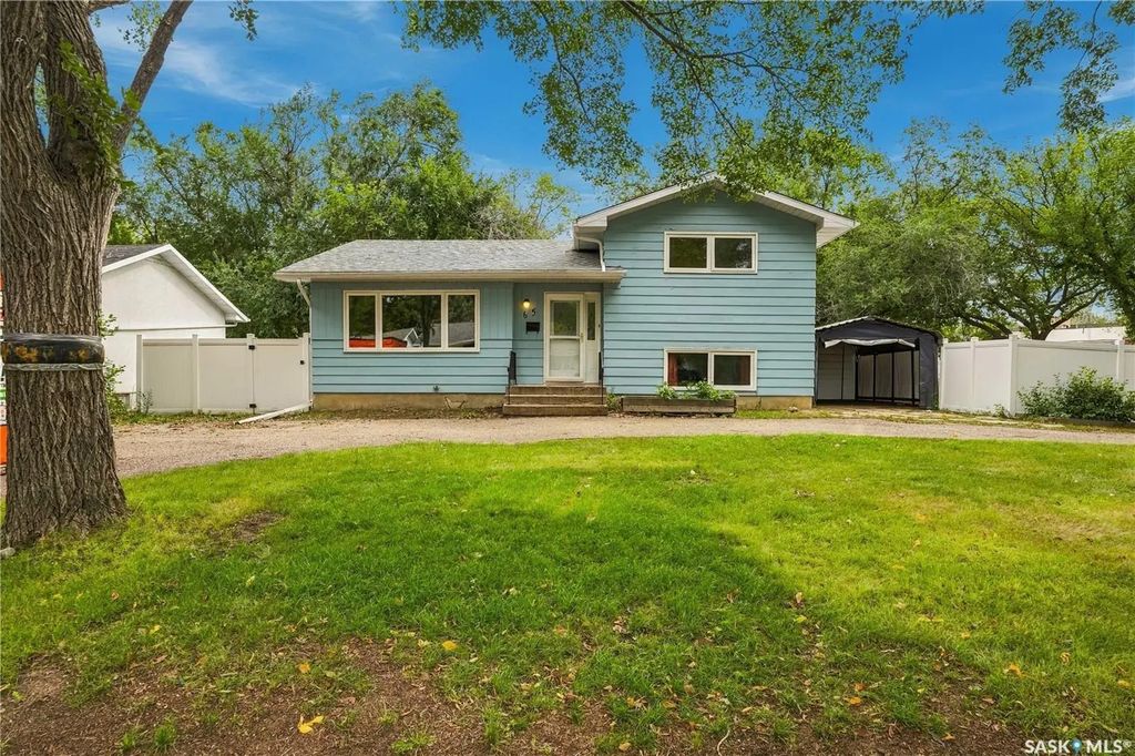 65 Bobolink Bay, Regina