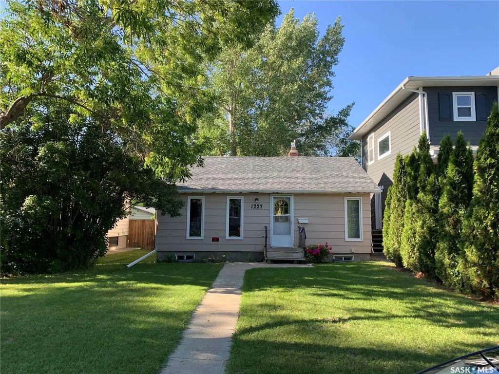 1227 13th Street E, Saskatoon