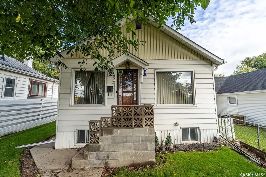 954 Hochelaga Street W, Moose Jaw