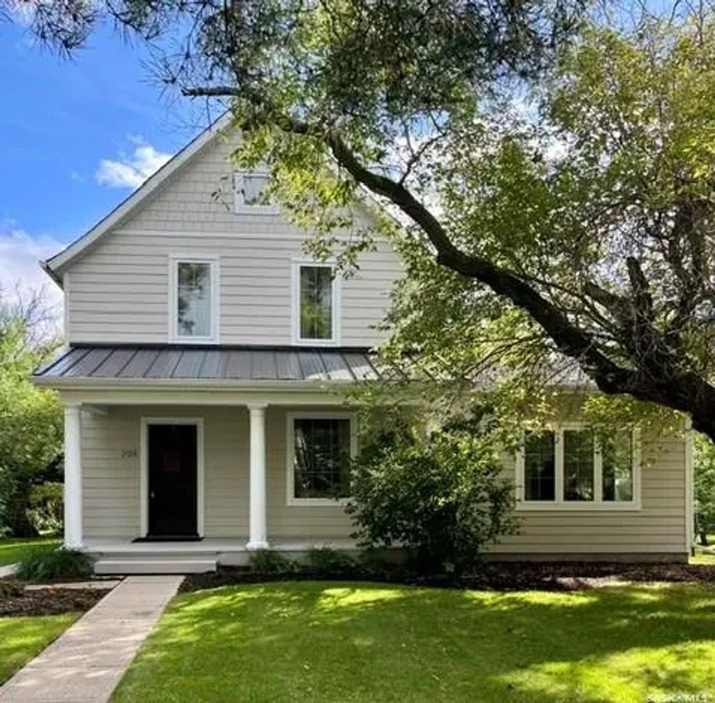 208 1st Street, Dundurn