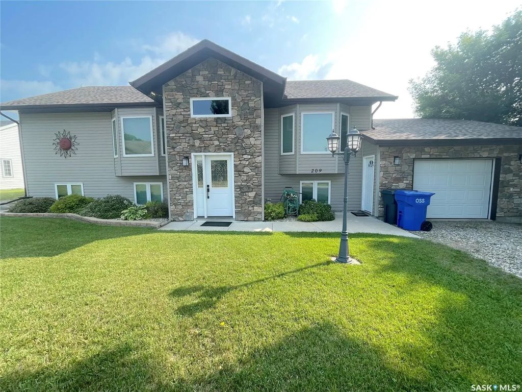 209 Taylor Avenue, Springside