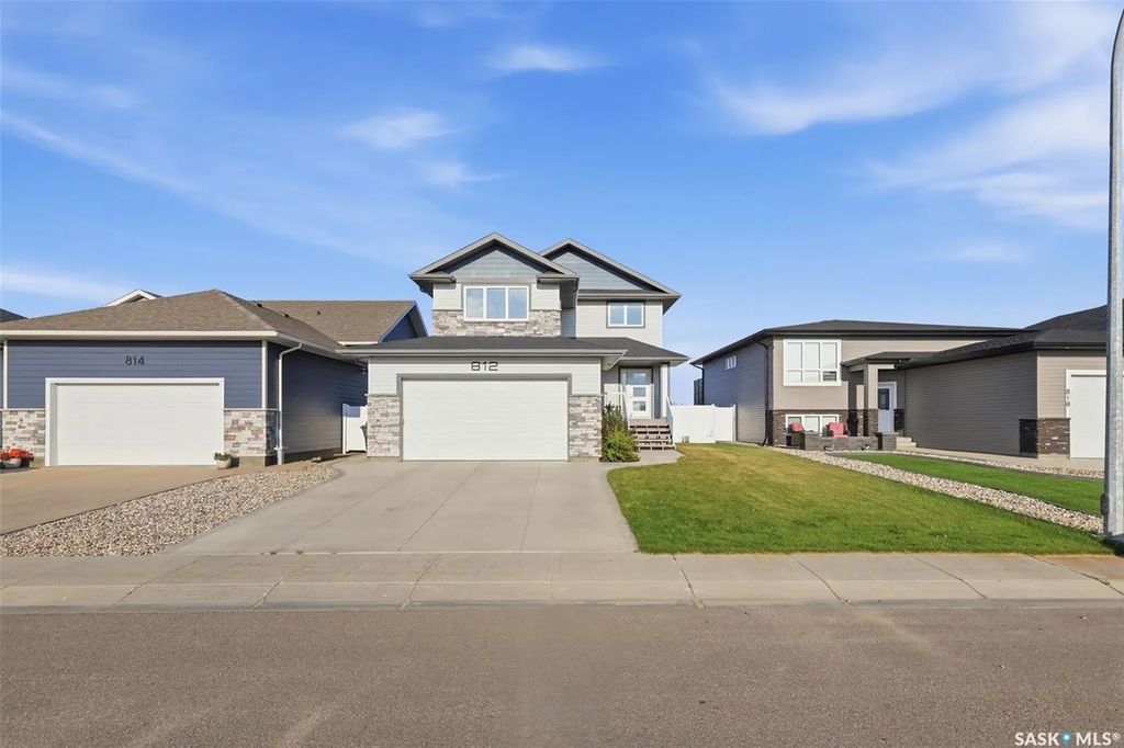 812 1st Avenue N, Warman