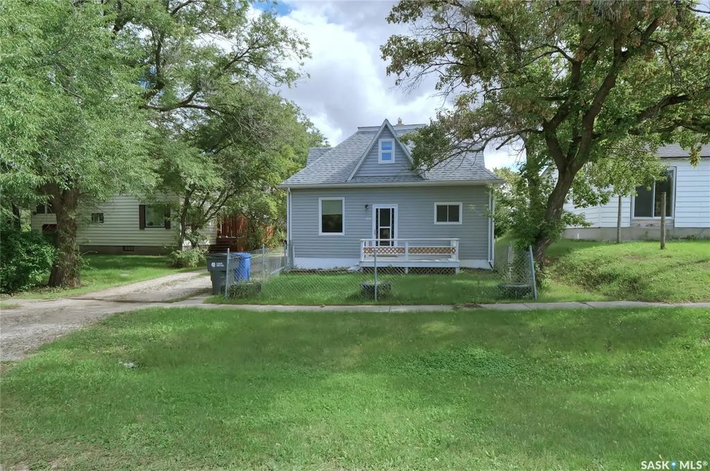 366 Central Street, Central Butte