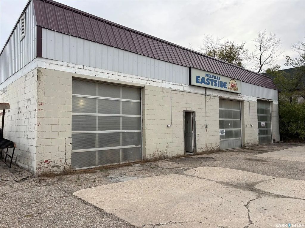 440 & 446 1st Avenue E, Melville