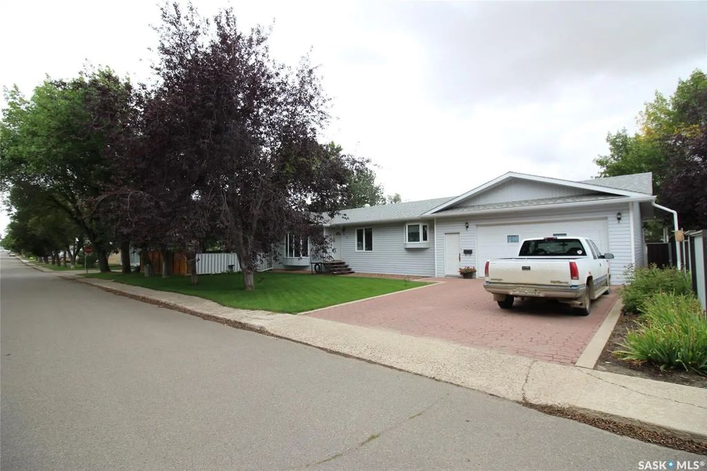 613 4th Street W, Shaunavon