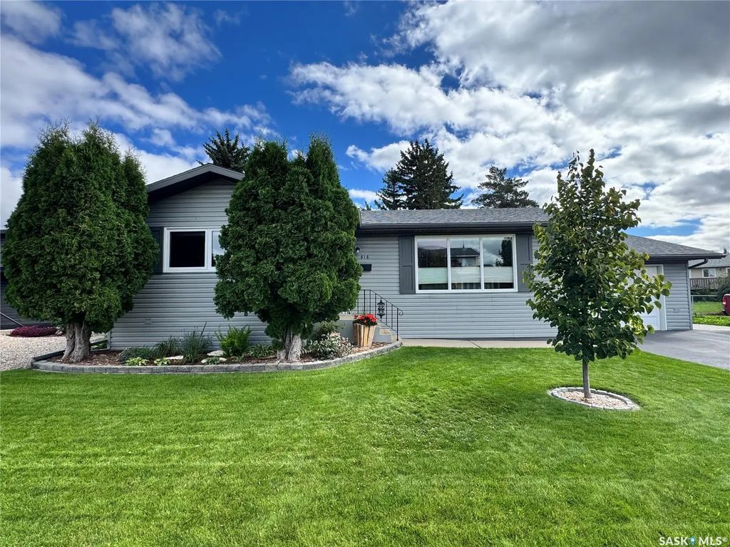 616 8th Avenue W, Biggar