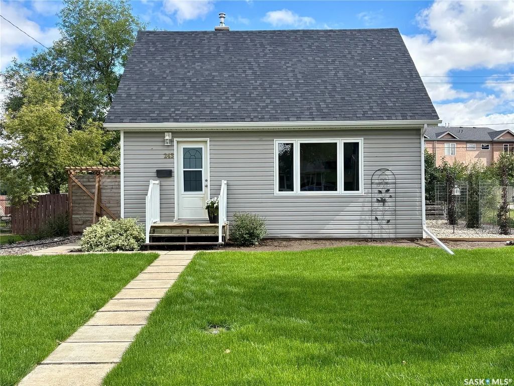 243 6th Avenue Se, Swift Current