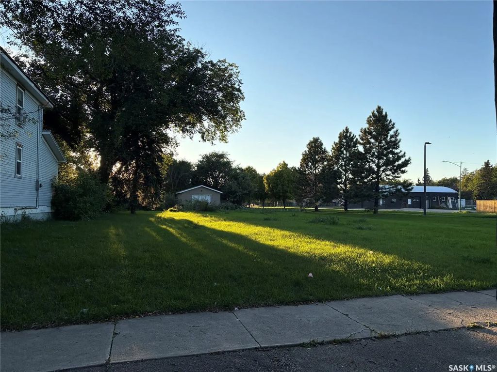 607 H Avenue S, Saskatoon