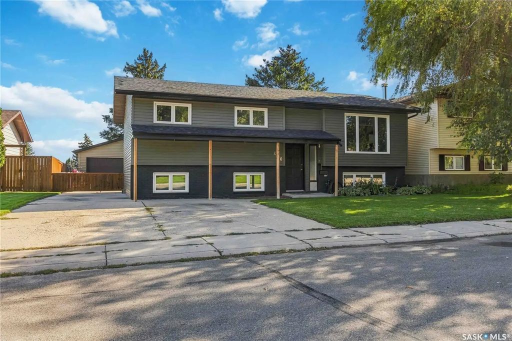 430 Ball Way, Saskatoon