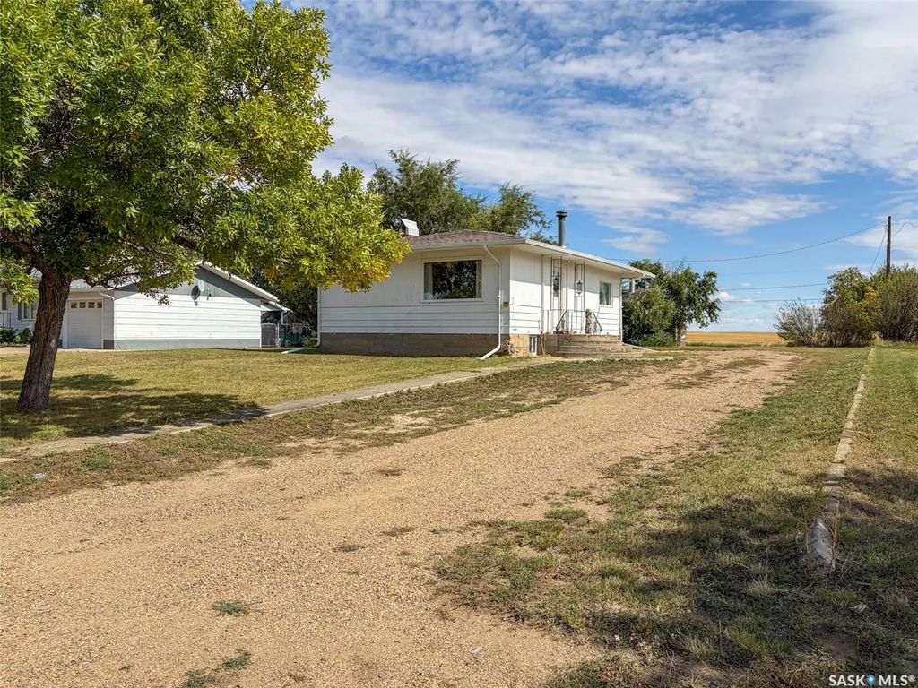 108 1st Street E, Climax