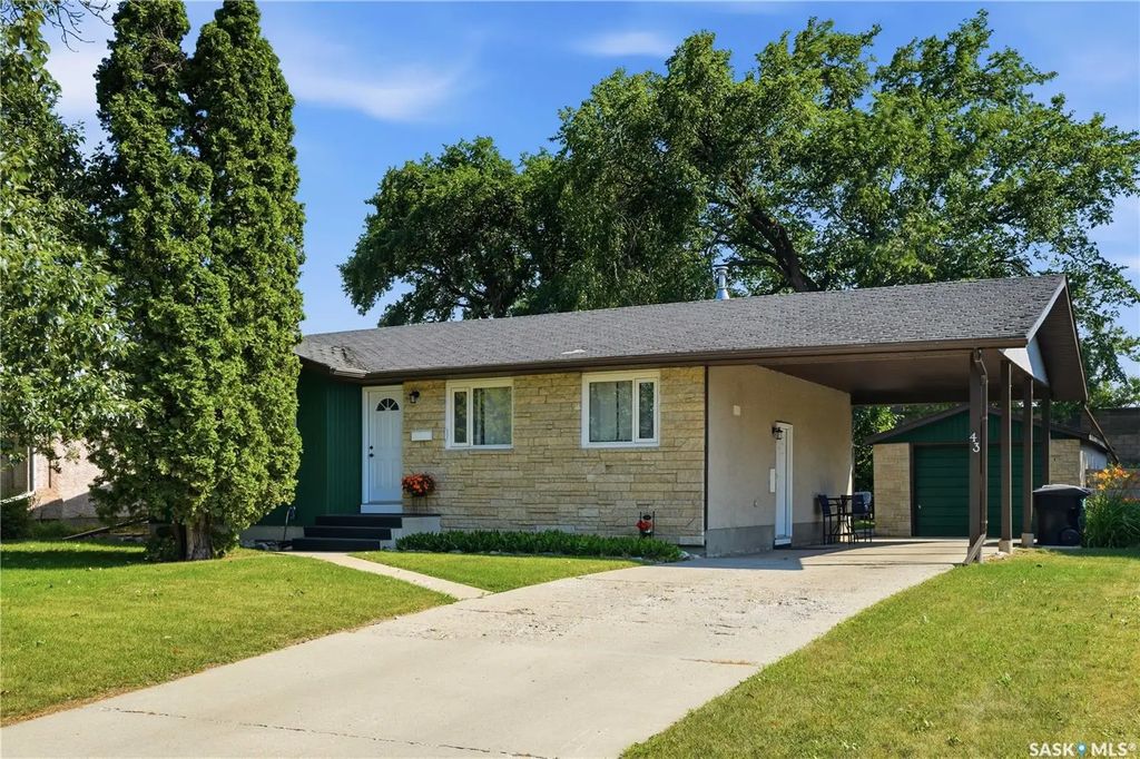 43 Columbia Drive, Saskatoon