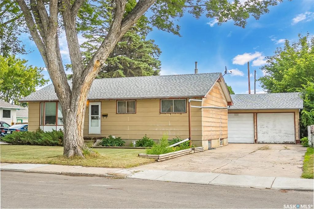 910 T Avenue N, Saskatoon