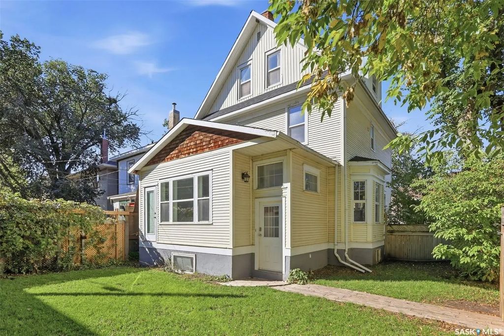618 E Avenue N, Saskatoon