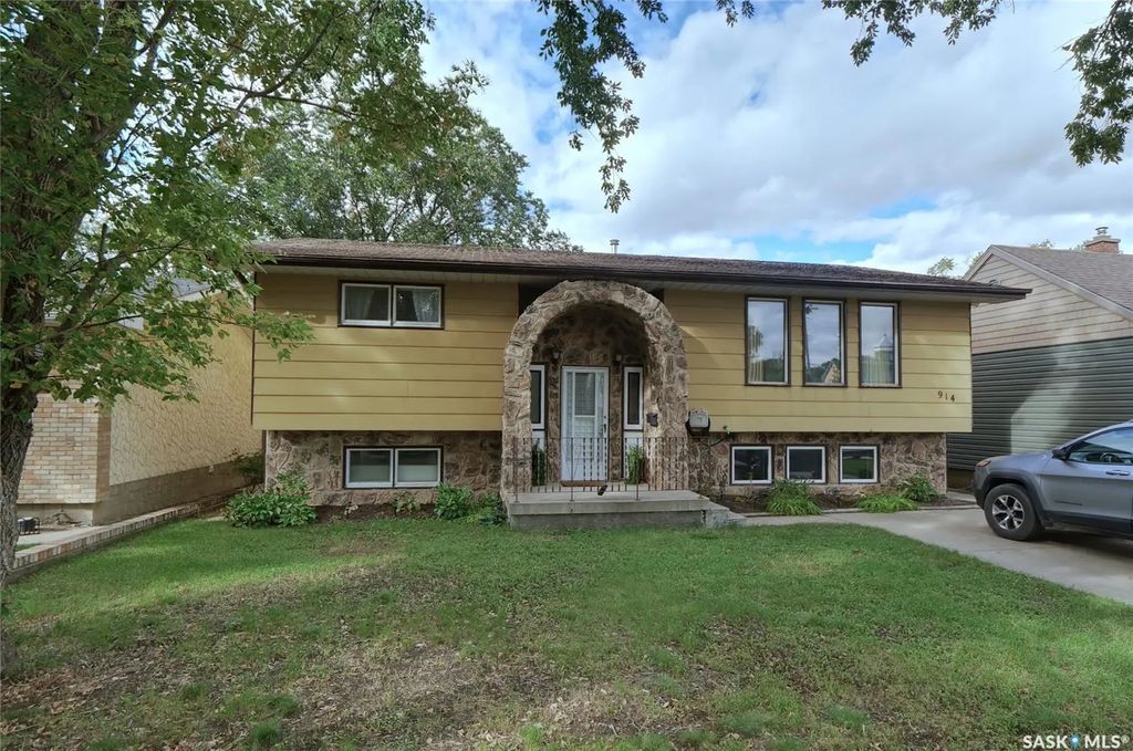 914 Duffield Street W, Moose Jaw