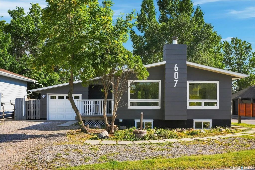 607 Lenore Drive, Saskatoon