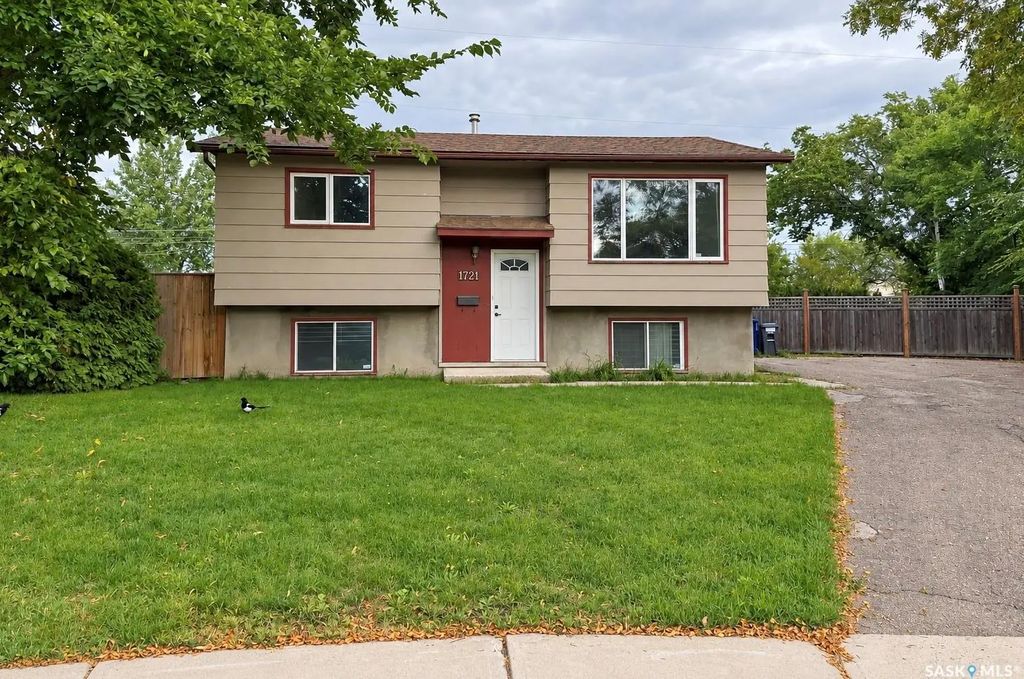 1721 H Avenue N, Saskatoon