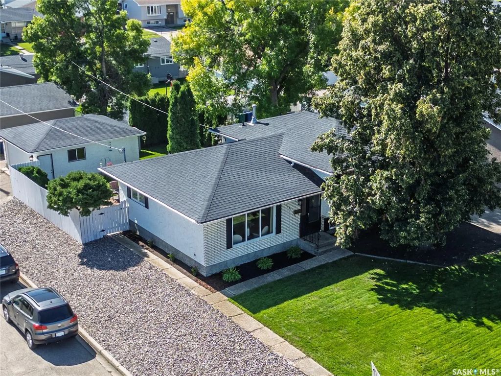 1403 Hochelaga Street W, Moose Jaw