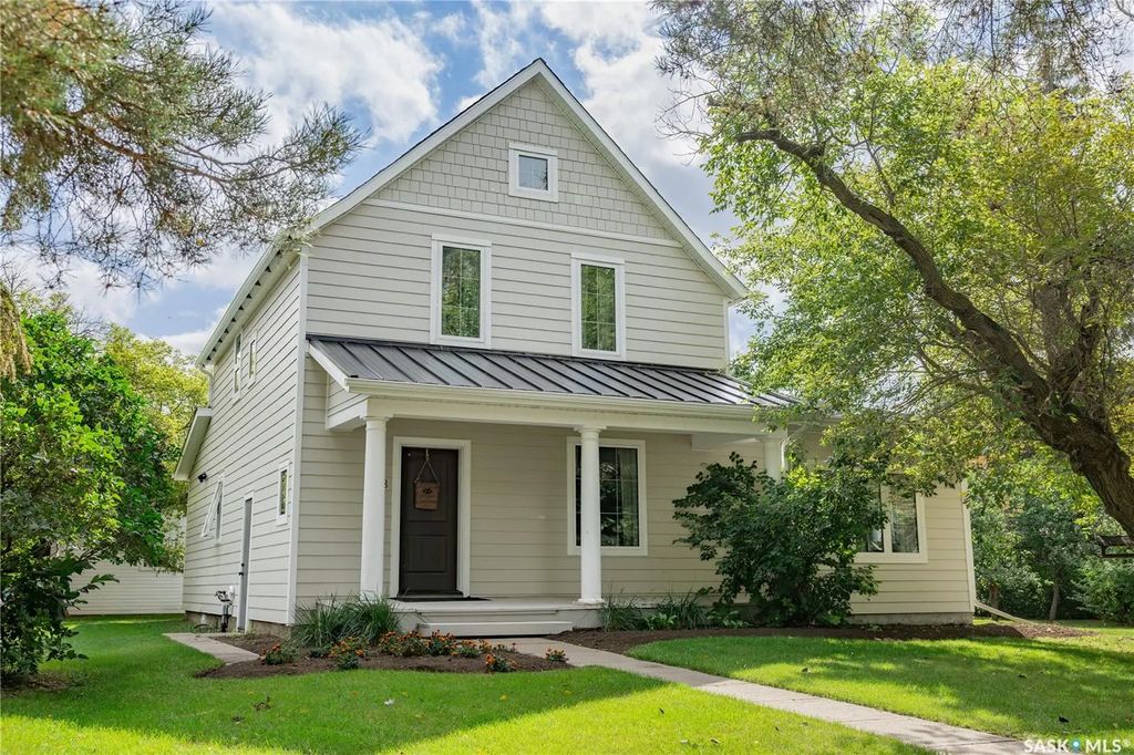 208 1st Street, Dundurn