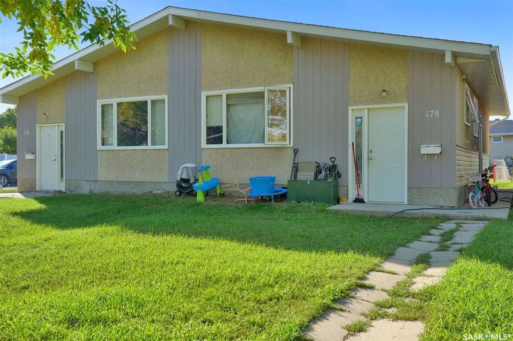 176-178 Rothwell Cres, Regina